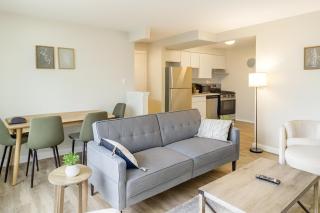 Fast Wi-Fi 1BR Apartment Near Airport - 3