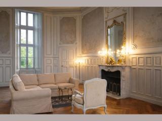 Your Private Castle - 1000 m2 - 5 suites - 40 hectares - 7