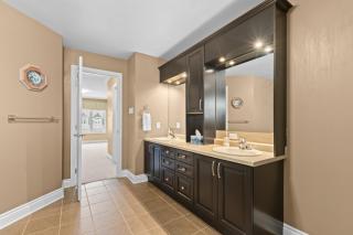 Maple Heights - Stunning Home in West Ottawa - 7