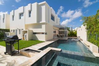 Luxe 3bdrm w private pool by Villa Carmelita - 0