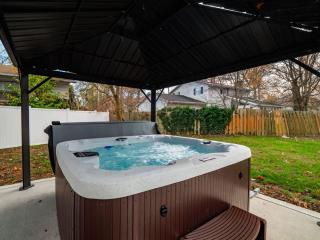 Vermilion Retreat with Game Room, Hot Tub and Across from Community Pool - 8