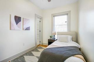 Victorian Cozy Retreat Steps to Cleveland Clinic - 9