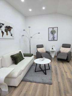 Kings Apartments - 6