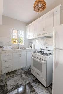 Oz Residence Beach Two-Bedroom Apartment & Free Parking - 2