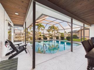 NEW - Villa Rosegarden Oasis, 3 Bedroom Waterfront Pool Villa with Gulf Access - 8
