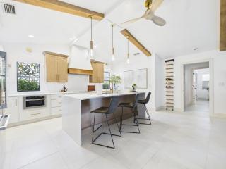 NEW - Villa Rosegarden Oasis, 3 Bedroom Waterfront Pool Villa with Gulf Access - 5