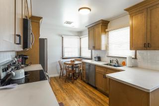 Stratford Family Home Near Forest and Historic Sites - 2