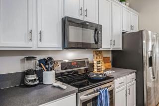 Sunny Christmas, JAX Airport, Pool, Pickleball - 1