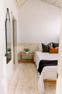 The Stonehouse | Private Hot Tub | Sleeps 7 - 9