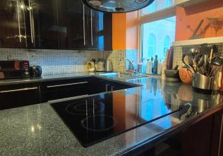 Cosy, Homely & Quiet Apartment with Free Parking - 1