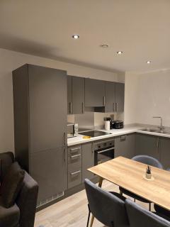 Highest Floor Views - New 2 Bed City Centre, Parking, Free Work Centre, Meeting Space - 9