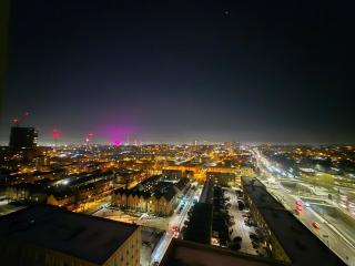 Highest Floor Views - New 2 Bed City Centre, Parking, Free Work Centre, Meeting Space - 2