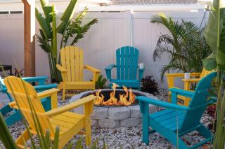 Pool Putting Green Outdoor Oasis 3Mi to Beach - 2