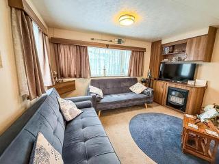 6 Berth Caravan For Hire In Essex, Seawick Holiday Park Ref 27016R - 2
