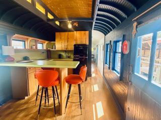 Train Wreck Inn - Boutique Train Car Stays - Self Check In - 5