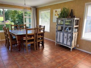 Mount Taranaki Basecamp 4BR Farmhouse & Games Room - 8