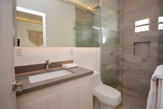 Well-Located Condo Near 5th Ave - 4