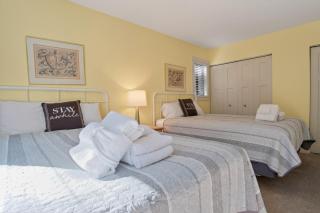 Spacious 3BR Sleeps 10, Minutes from Harbour Town - 5