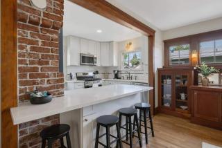 2 bed, 2 bath, historic beauty, walk downtown - 7