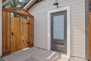 2 bed, 2 bath, historic beauty, walk downtown - 4