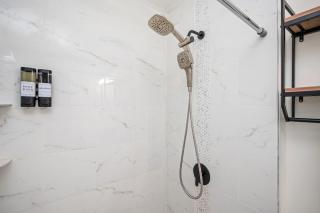 5BR/3BA Stylish Modern Home in Decatur - 3