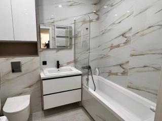 Large Modern 2BR Flat Walk or Drive to City Center - 4