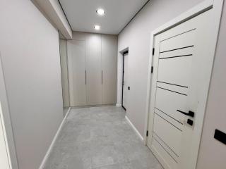 Large Modern 2BR Flat Walk or Drive to City Center - 2