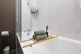 Stylish 2-Bedroom Apartment in Cardiff City - 1