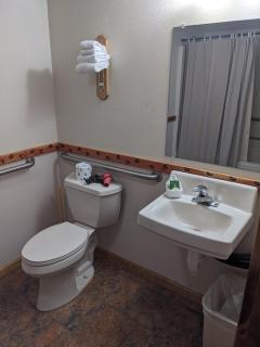 Glacier Highland Motel - 4