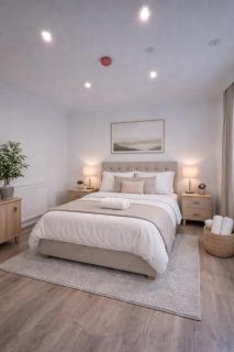 Stylish 3-Bed Home Sleeps 6 Modern & Spacious - 4