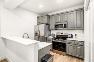 Stylish Suite Near Bathhouse & Downtown! Suite 103 - 3