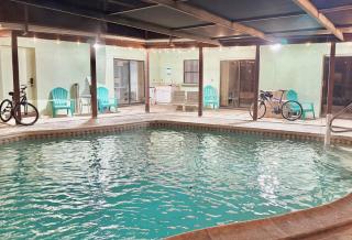 Master Bedroom With Private Bathroom And Private Entrance - 5