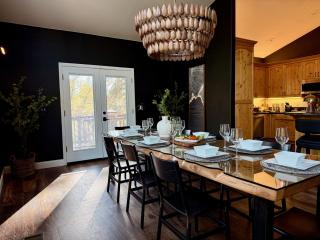 Elegant Blackwood Grove by Casa Oso - 1