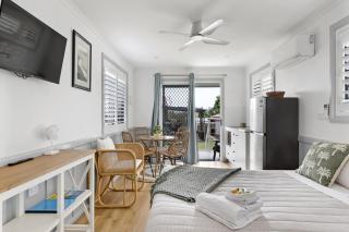 Sarina Palms Caravan and Cabins Village - 4