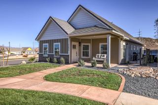 The Bison - New Cottage with Resort style pool and minigolf - 0