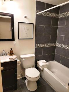 Redwood loft at Park Place King bed walk in closet fast WIFI and free coffee - 4