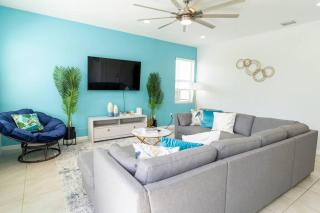 4BR Vacation Home with Spa, Pool, Outdoor BBQ&Patio - 2