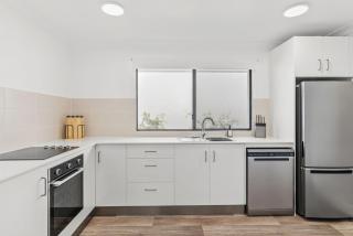 Lennox Beach Shack - 4