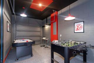 Wonderful 6 Bd Home w/ Game Room and Pool 8991 - 9