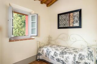 Apartment In Farmhouse Overlooking Tuscany - 4