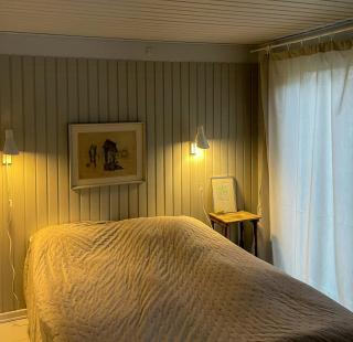 Art-Filled Cottage By Heath And Bathing Beach - 1