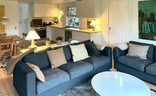 Art-Filled Cottage By Heath And Bathing Beach - 6