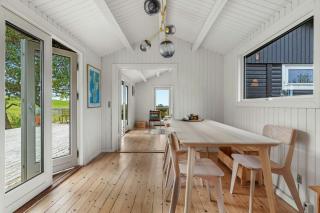 Black Wooden House With Panoramic Views - 8