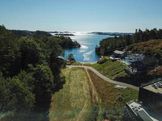 Beach Villa With Pool And Boat Dock Near Trysnes - 9