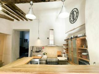 Tower Apartment With Mountain Views In Sablet - 4