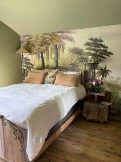 Former Railway Keeper's House With Rose Garden - 3