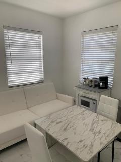 Cozy 1 Bedroom Beach Apartment Walk to Miami Beach - 1