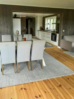 Modern Cabin Near Family Beaches In Holmsbu - 4