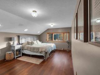 The Eagles Nest, Couples Escape - Hot Tub & Views! - 1