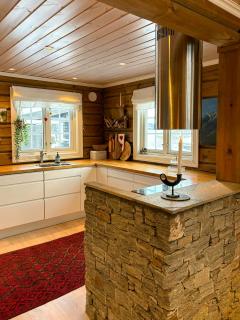Timber Cabin With Outdoor Spa Near Stranda - 5